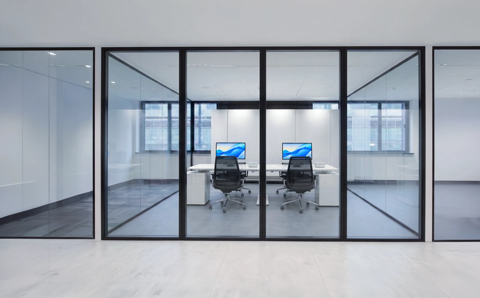 SONTE Smartfilm – Büro mit transparenter Glaswand